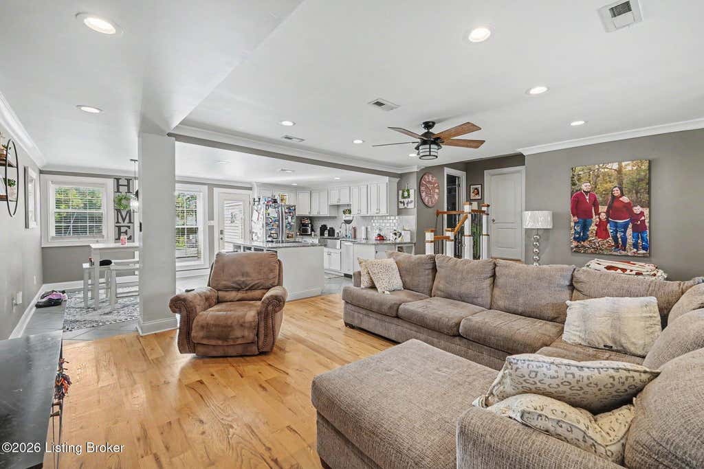 Photo of 107 Covington Ave, Springfield, KY 40069 (MLS # 1727044)