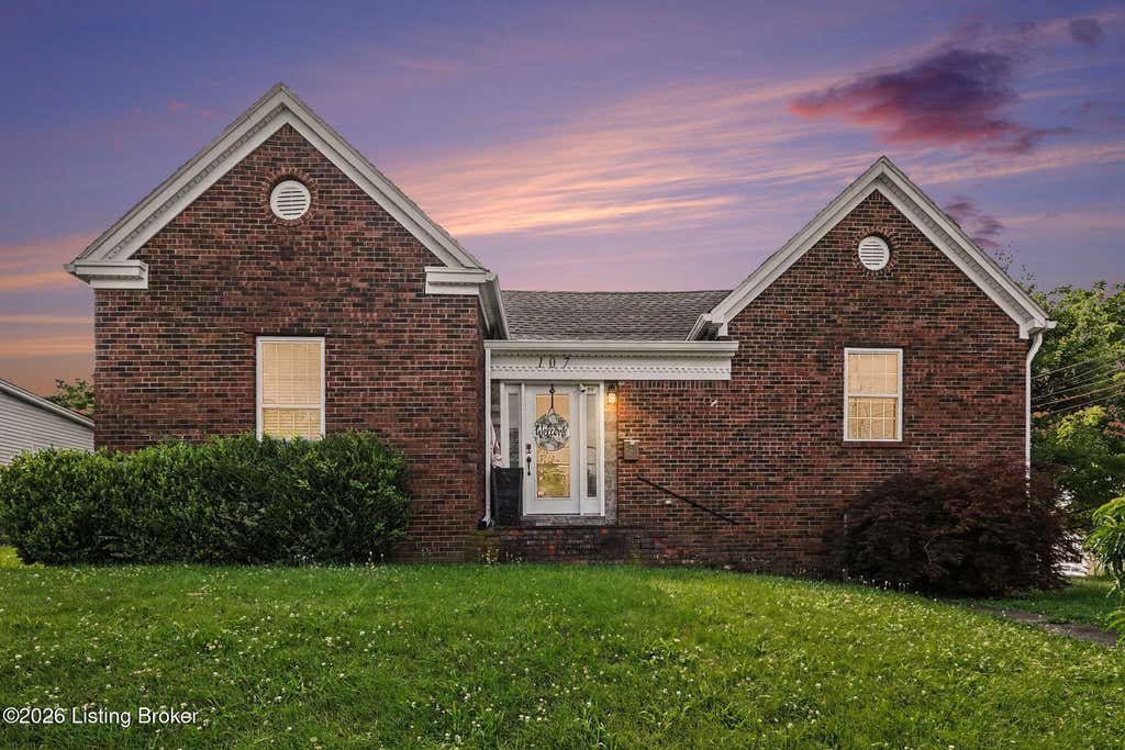 Photo of 107 Covington Ave, Springfield, KY 40069 (MLS # 1727044)
