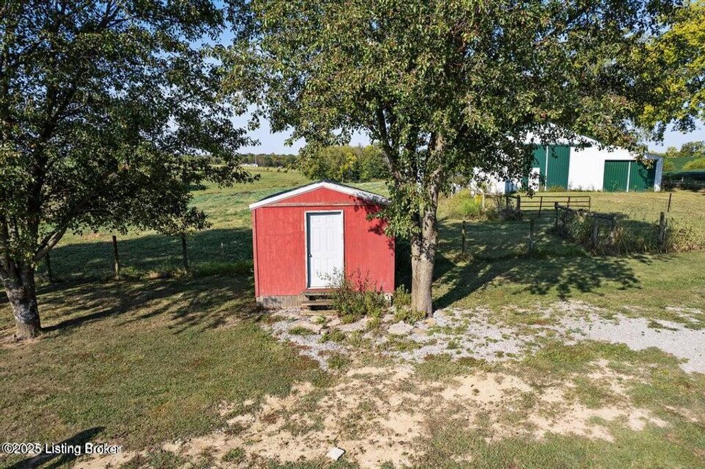 Photo of 3635 Springfield Rd, Bloomfield, KY 40008 (MLS # 1701179)