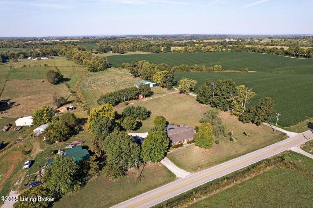 Photo of 3635 Springfield Rd, Bloomfield, KY 40008 (MLS # 1701179)