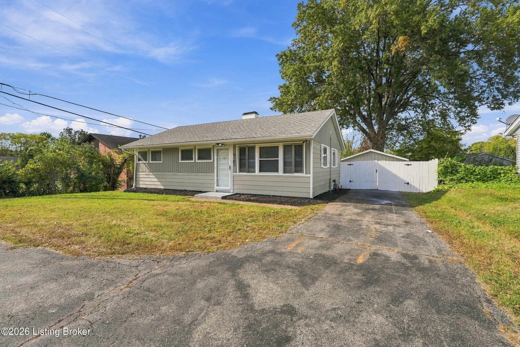 Photo of 4102 Breckenridge Ln, Louisville, KY 40218 (MLS # 1733017)