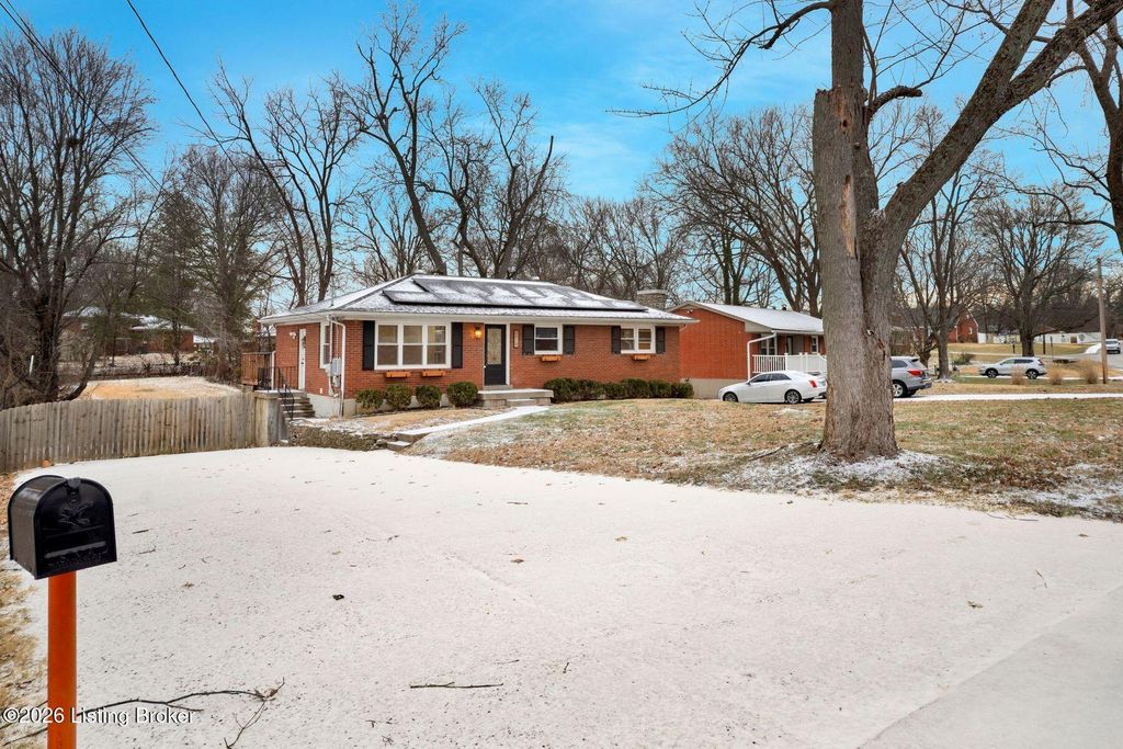 Photo of 8919 Michael Edward Dr, Louisville, KY 40291 (MLS # 1707900)