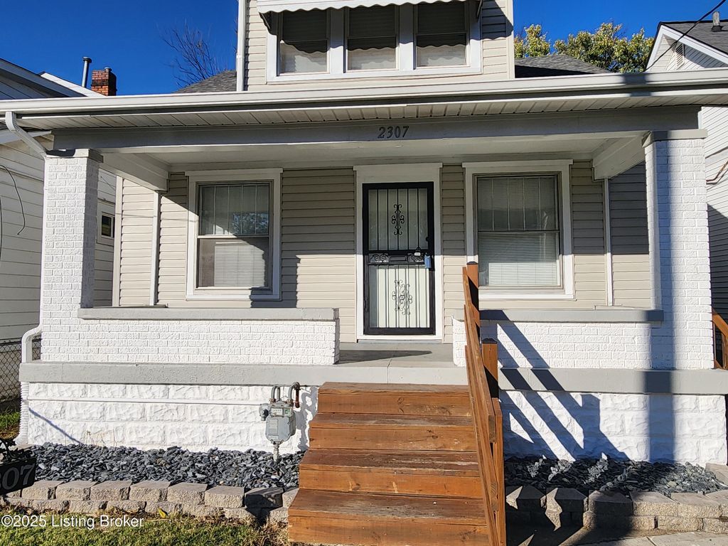 Photo of 2307 W Lee St, Louisville, KY 40210 (MLS # 1701370)
