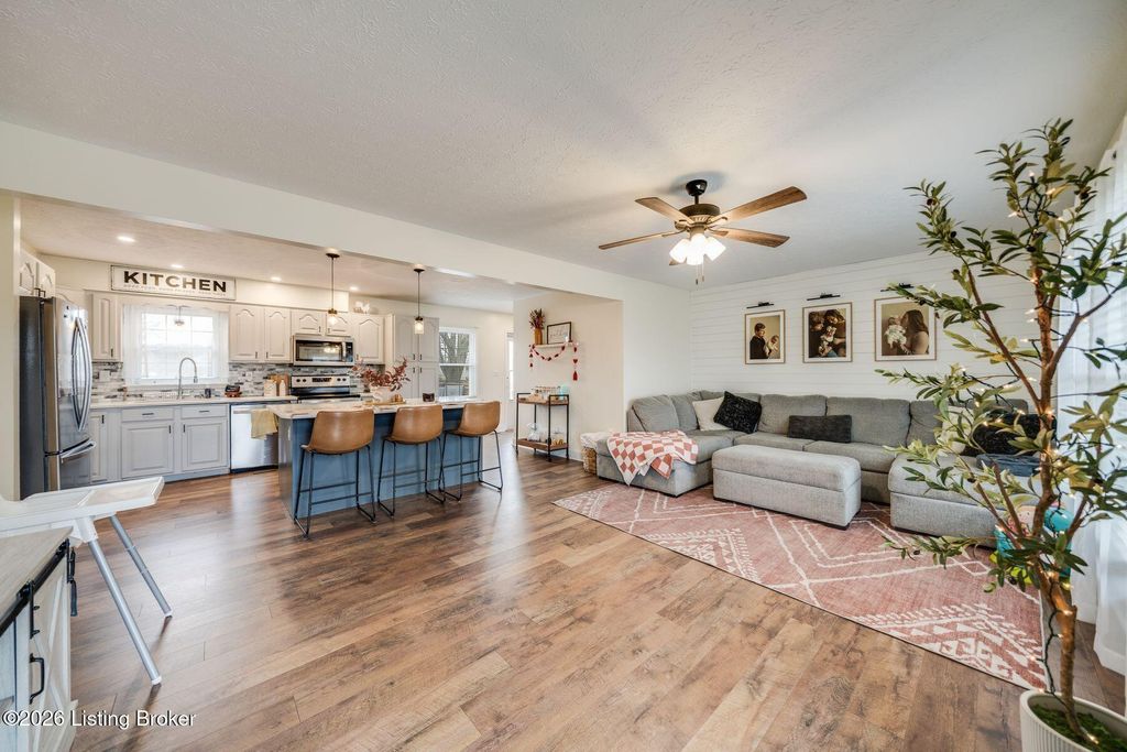 Photo of 225 Adams Dr, Mt Washington, KY 40047 (MLS # 1707528)