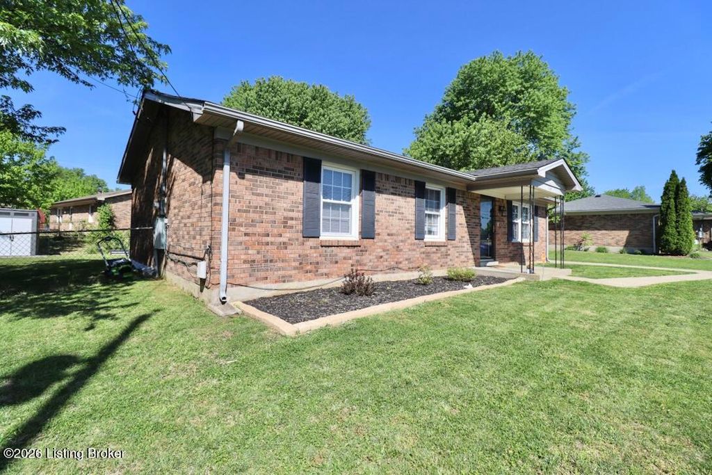 Photo of 1118 Flatlick Rd, Mt Washington, KY 40047 (MLS # 1715033)