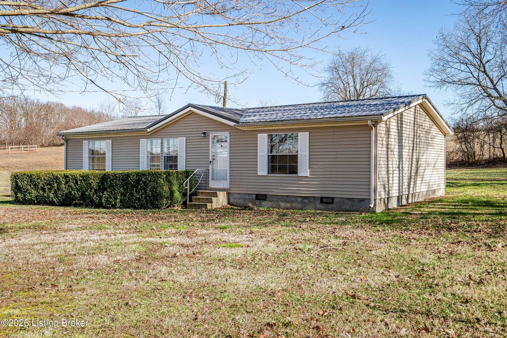 Photo of 672 Whickerville Rd, Hardyville, KY 42746 (MLS # 1707108)