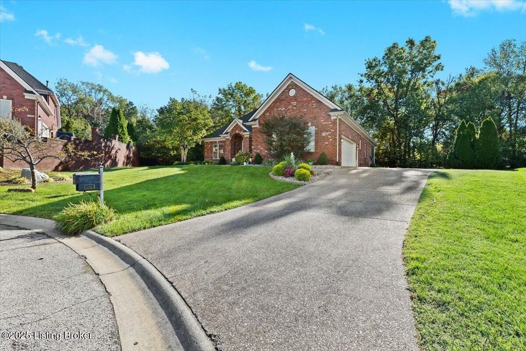 Photo of 17502 Polo Creek Pl, Louisville, KY 40245 (MLS # 1700580)