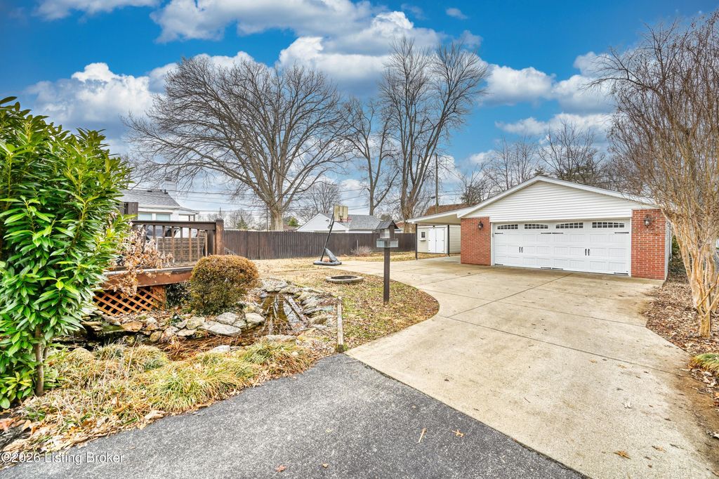 Photo of 3326 Dean Dr, Louisville, KY 40220 (MLS # 1710028)