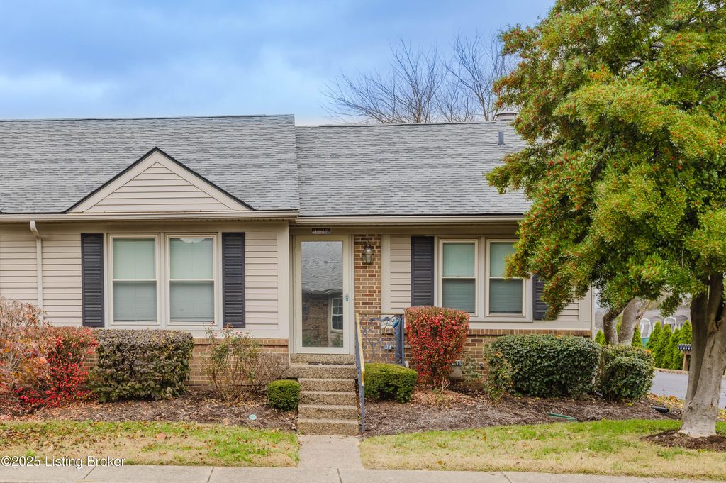 Photo of 10617 Sycamore Trail, Louisville, KY 40223 (MLS # 1704499)