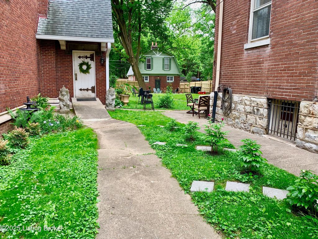 Photo of 100 W Ormsby Ave, Louisville, KY 40203 (MLS # 1702543)