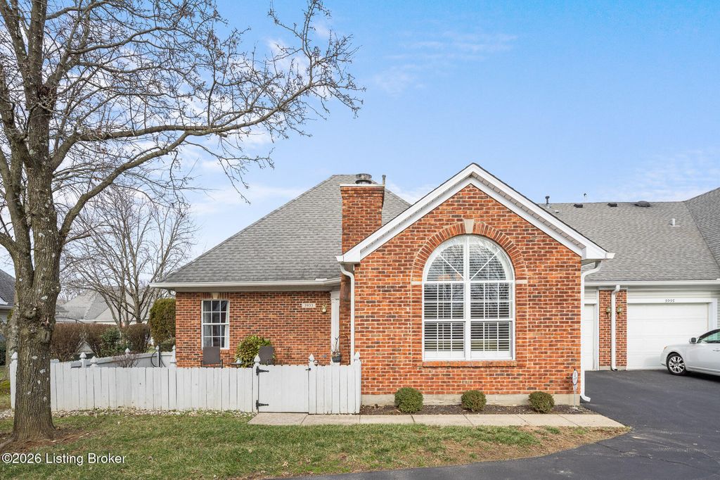 Photo of 3933 Greenhurst Dr, Louisville, KY 40299 (MLS # 1706151)