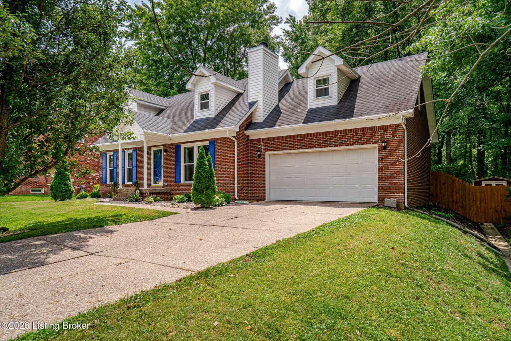 Photo of 10600 Wildflower Woods Ct, Jeffersontown, KY 40299 (MLS # 1724121)