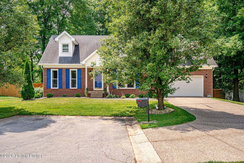 Photo of 10600 Wildflower Woods Ct, Jeffersontown, KY 40299 (MLS # 1724121)