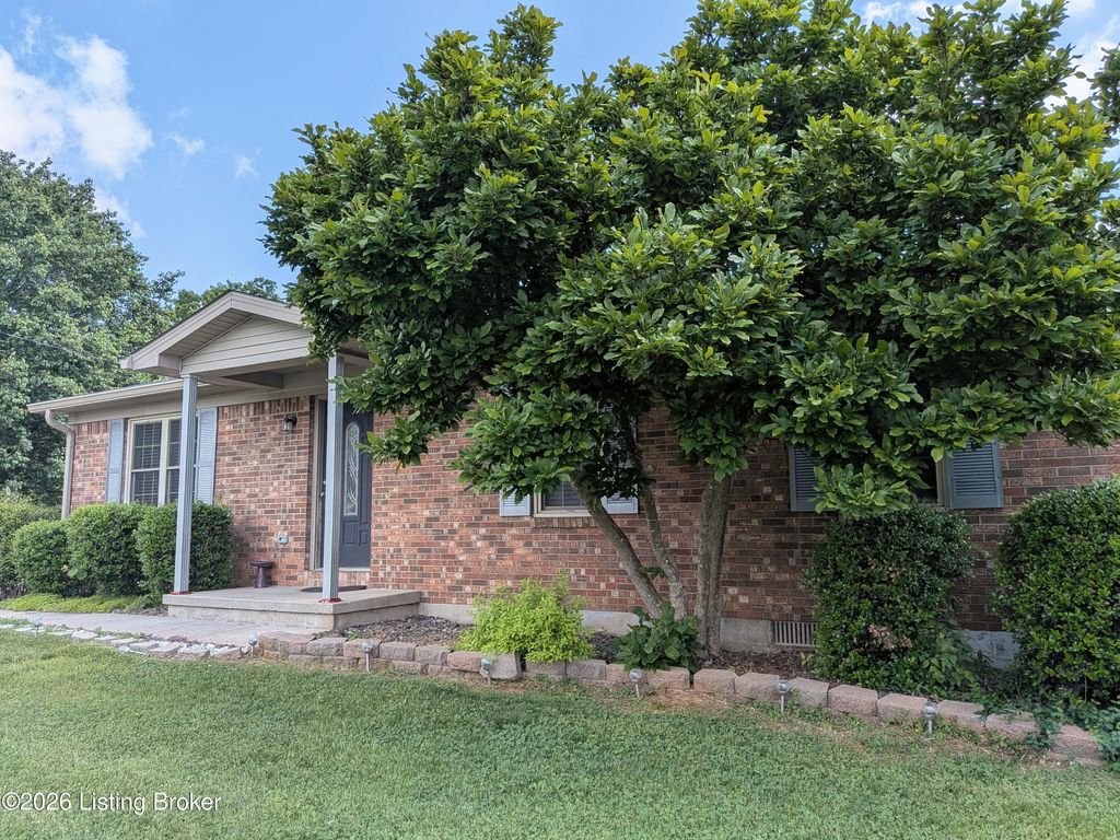 Photo of 155 Valleyview Dr, Bardstown, KY 40004 (MLS # 1715696)