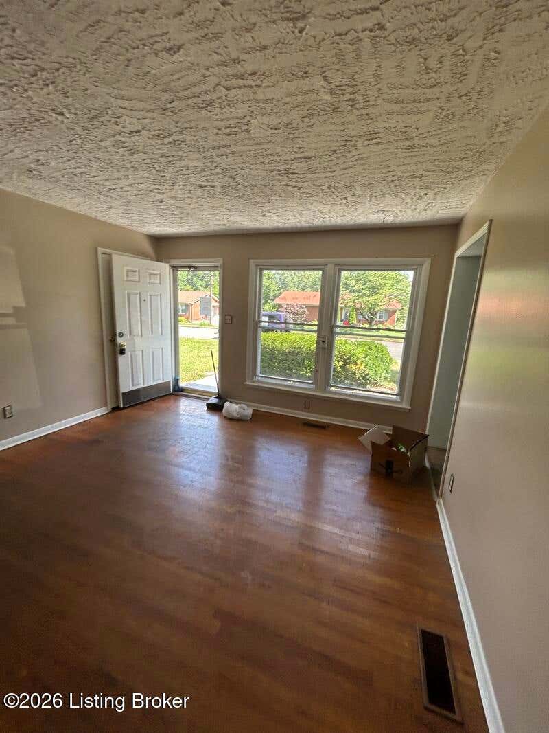 Photo of 609 Pike St, Elizabethtown, KY 42701 (MLS # 1722769)