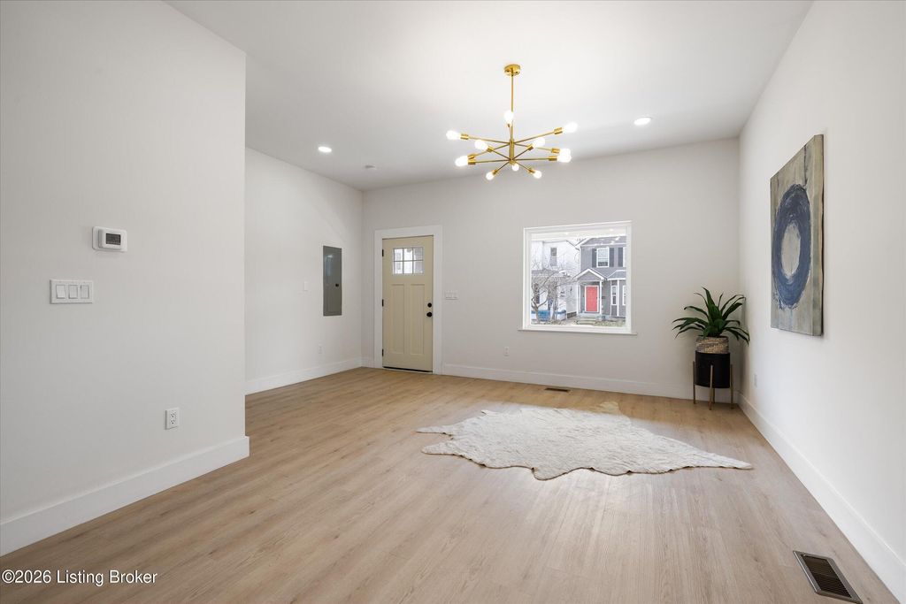 Photo of 713 E Oak St, Louisville, KY 40203 (MLS # 1711233)