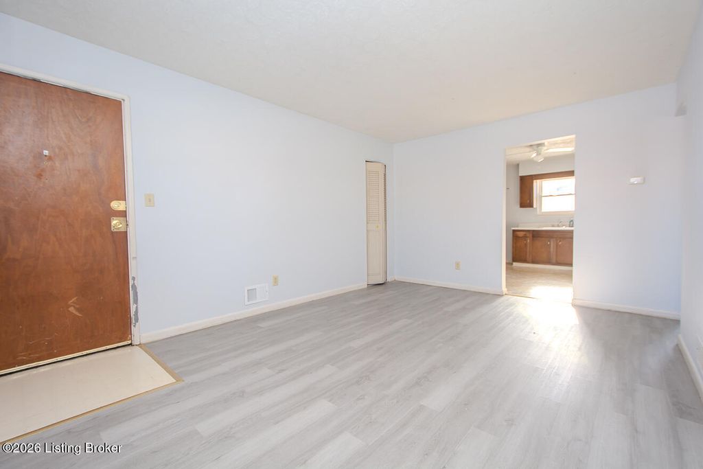 Photo of 3204 Fordhaven Rd, Louisville, KY 40214 (MLS # 1706865)