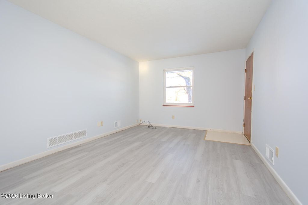 Photo of 3204 Fordhaven Rd, Louisville, KY 40214 (MLS # 1706865)