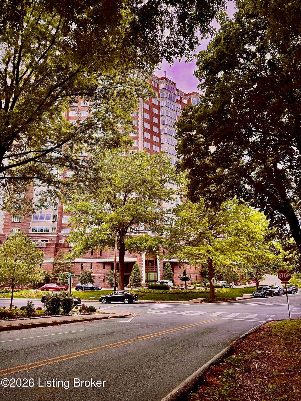 Photo of 1400 Willow Ave #1102, Louisville, KY 40204 (MLS # 1715745)