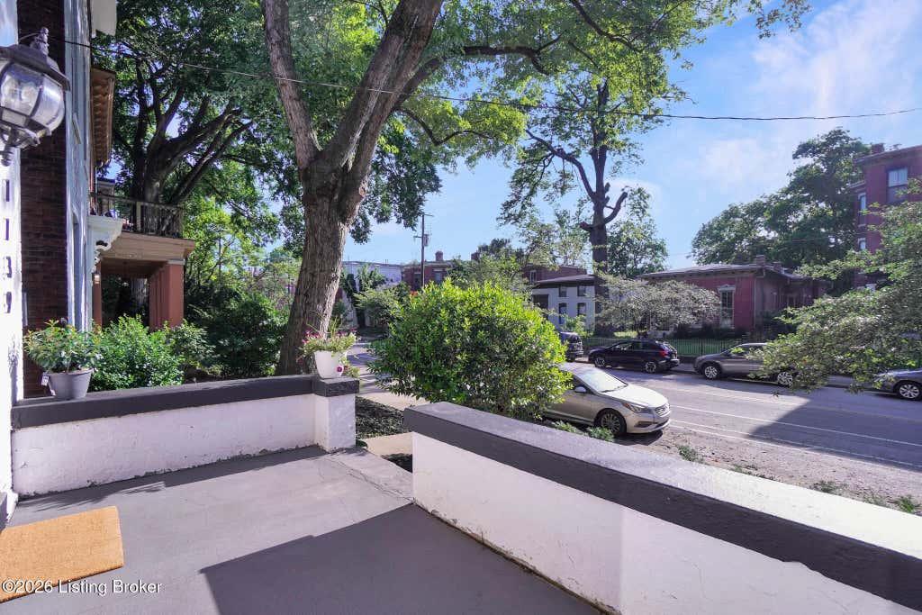Photo of 1139 S Brook St, Louisville, KY 40203 (MLS # 1719692)