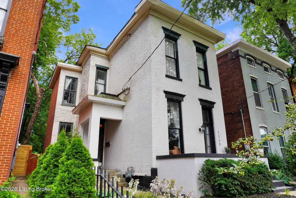 Photo of 1139 S Brook St, Louisville, KY 40203 (MLS # 1719692)