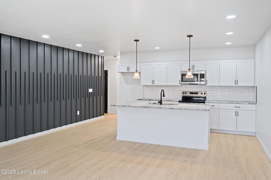 Photo of 6713 Memory Ln, Louisville, KY 40258 (MLS # 1703865)