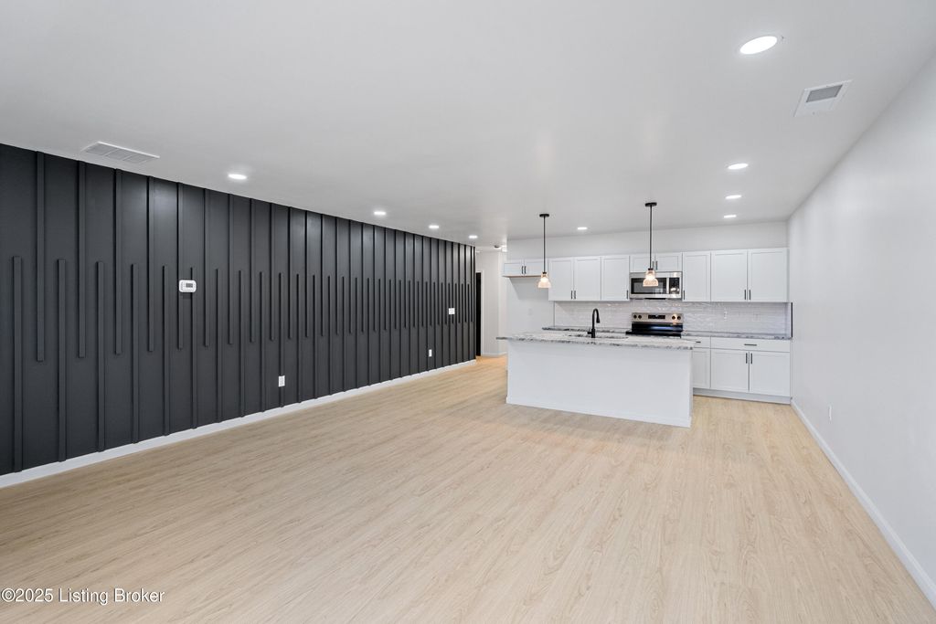 Photo of 6713 Memory Ln, Louisville, KY 40258 (MLS # 1703865)