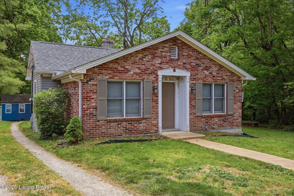 Photo of 12610 Hiawatha Ave, Louisville, KY 40223 (MLS # 1715864)