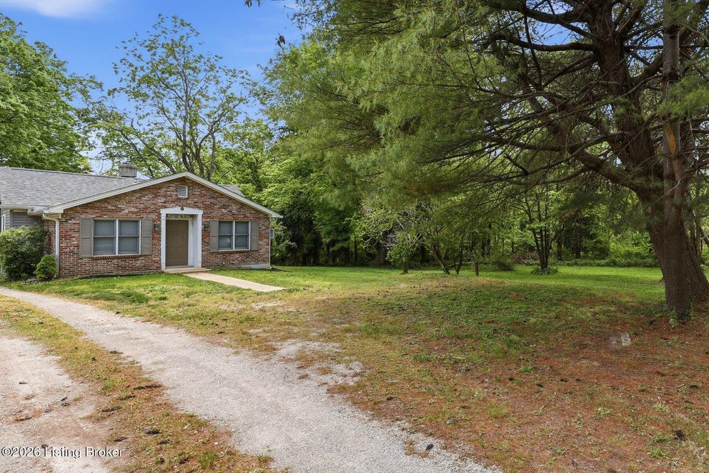 Photo of 12610 Hiawatha Ave, Louisville, KY 40223 (MLS # 1715864)