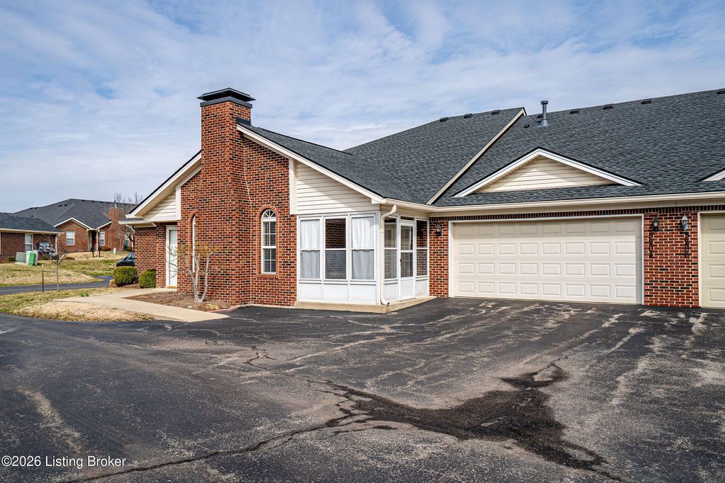 Photo of 5204 Sand Wood Ln, Louisville, KY 40272 (MLS # 1710086)