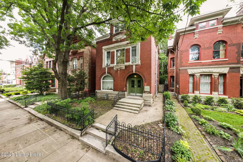 Photo of 952 S 6th St, Louisville, KY 40203 (MLS # 1727191)