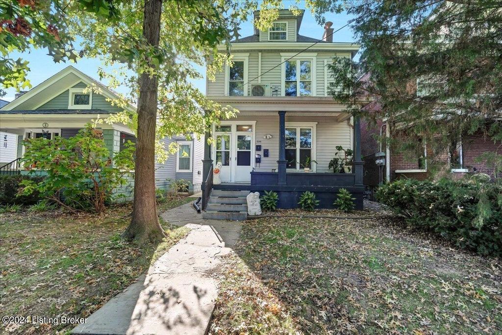 Photo of 1802 Deerwood Ave #B, Louisville, KY 40205 (MLS # 1711031)