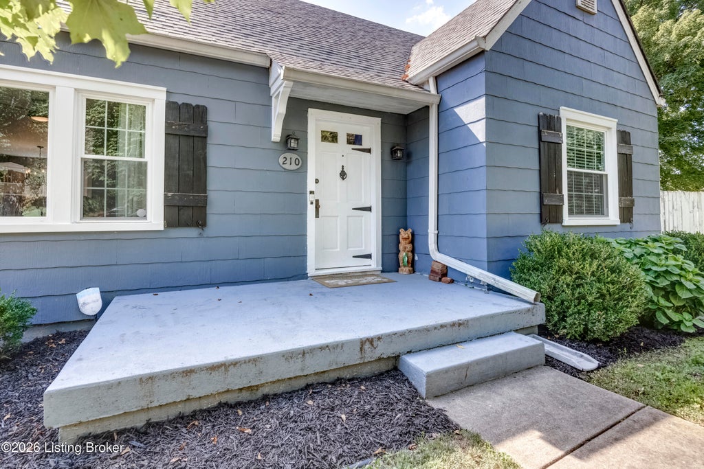 Photo of 210 Daisy Ln, Louisville, KY 40243 (MLS # 1728052)