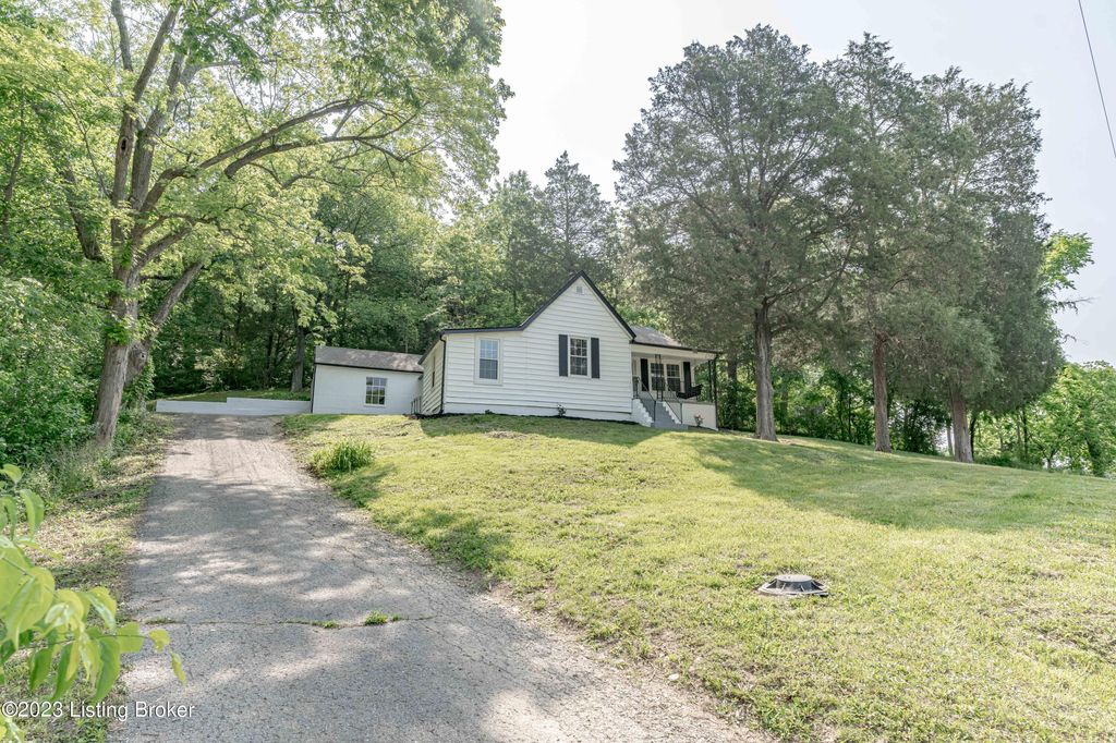 Photo of 1886 S Bardstown Rd, Mt Washington, KY 40047 (MLS # 1714101)