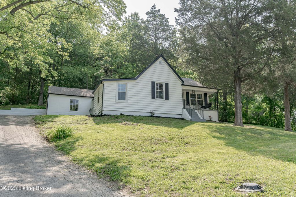Photo of 1886 S Bardstown Rd, Mt Washington, KY 40047 (MLS # 1714101)