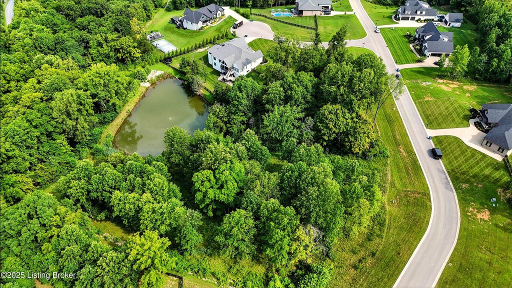 Photo of 5502 Farmhouse Dr, Crestwood, KY 40014 (MLS # 1662520)