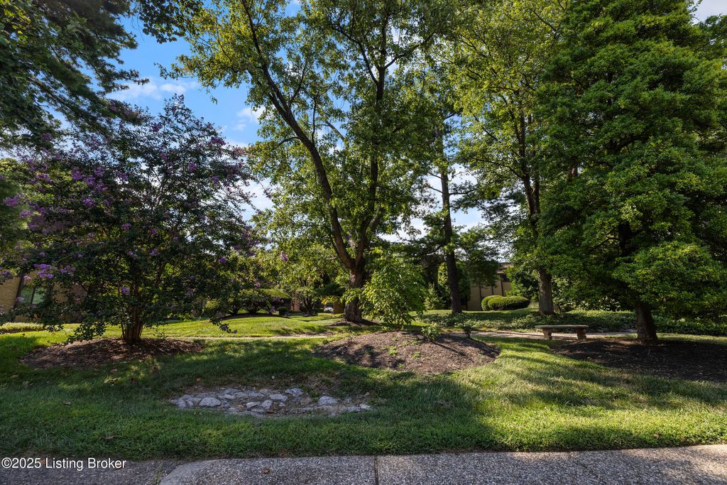 Photo of 1600 Gardiner Ln #108, Louisville, KY 40205 (MLS # 1706612)