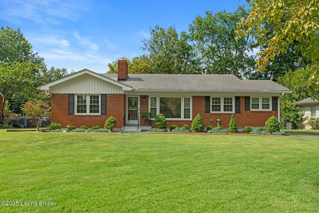 Photo of 2310 Janlyn Rd, Louisville, KY 40299 (MLS # 1703811)