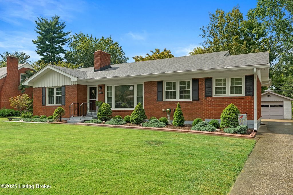 Photo of 2310 Janlyn Rd, Louisville, KY 40299 (MLS # 1703811)