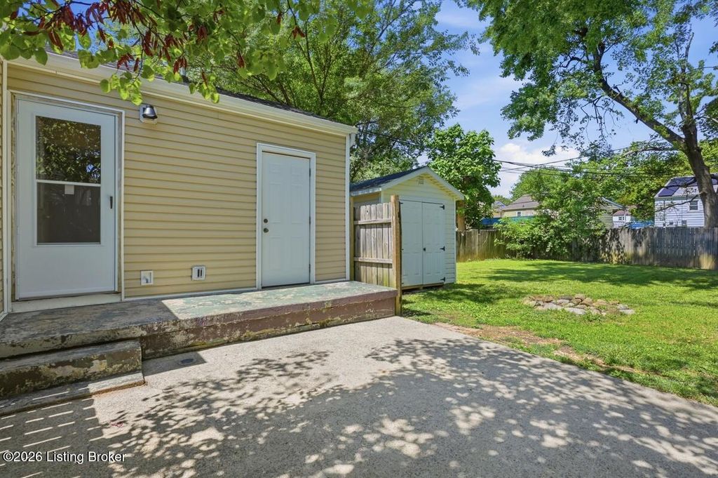 Photo of 416 Lee Rd, Elizabethtown, KY 42701 (MLS # 1717052)