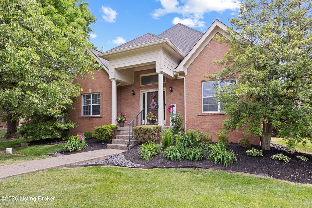 Photo of 1116 Silvercrest Ln, Louisville, KY 40223 (MLS # 1716065)