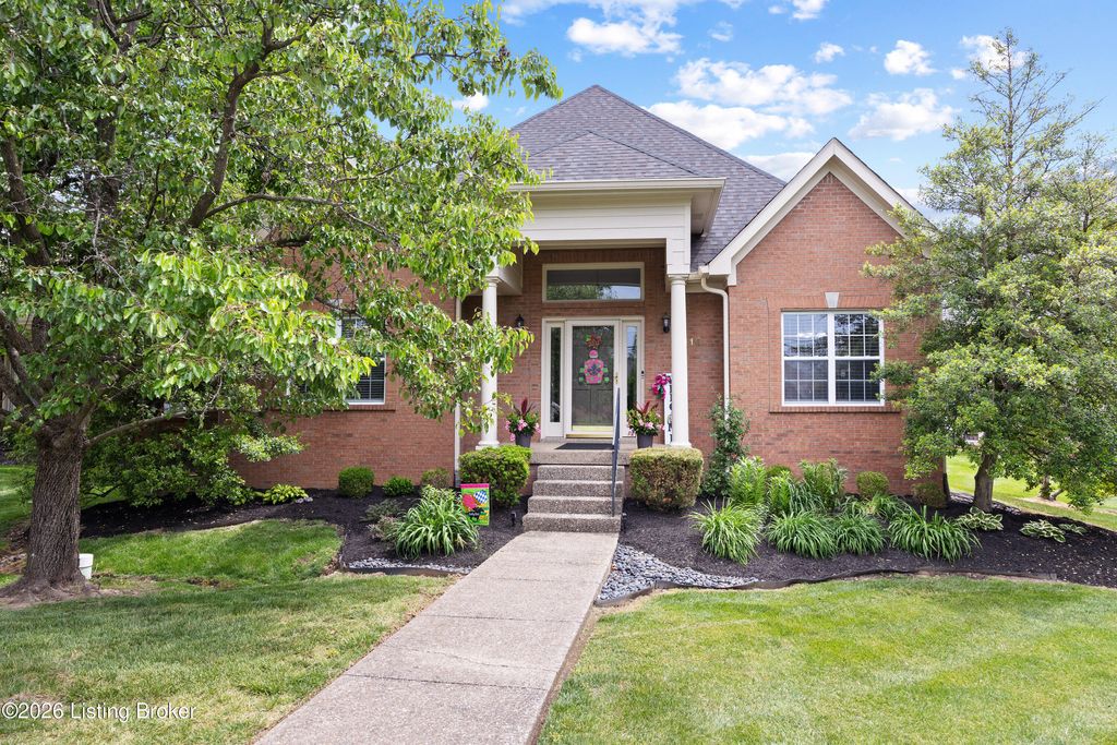 Photo of 1116 Silvercrest Ln, Louisville, KY 40223 (MLS # 1716065)