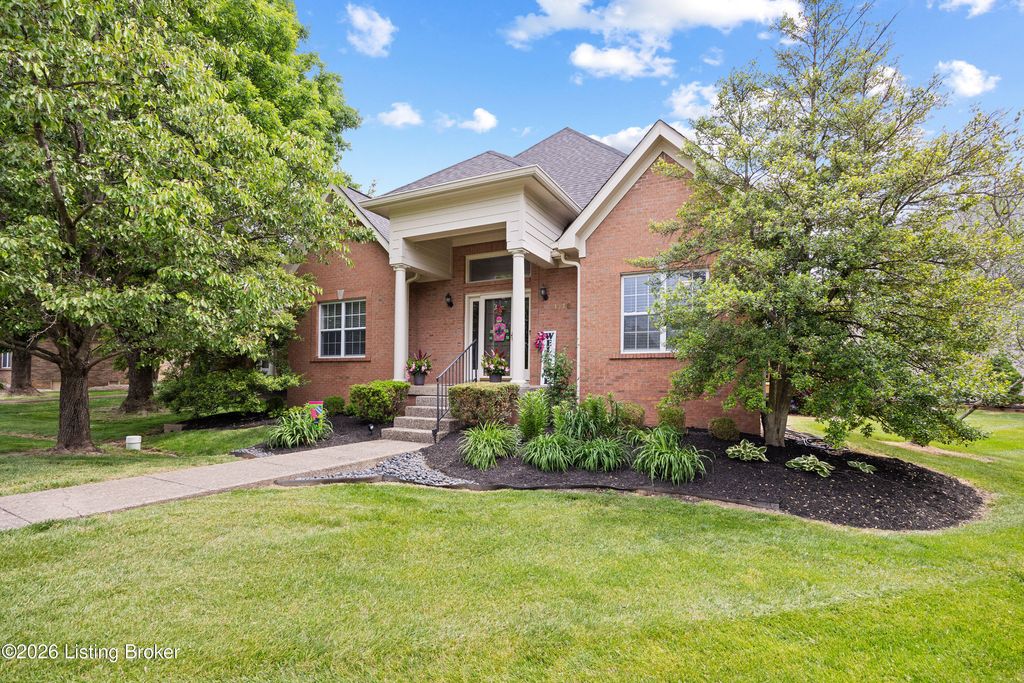 Photo of 1116 Silvercrest Ln, Louisville, KY 40223 (MLS # 1716065)
