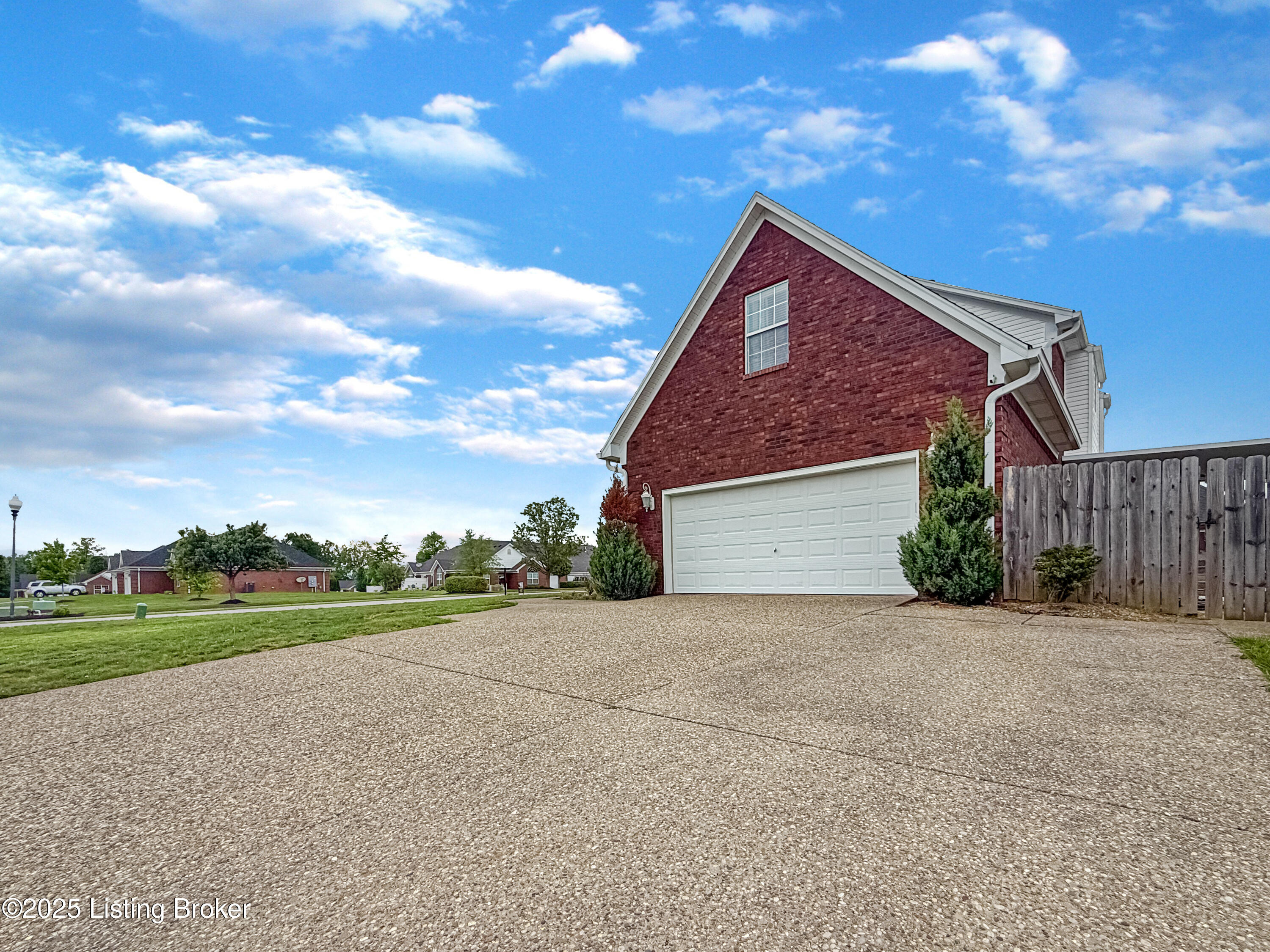 205 Autumn Glen Dr, Mt Washington, Kentucky image 2