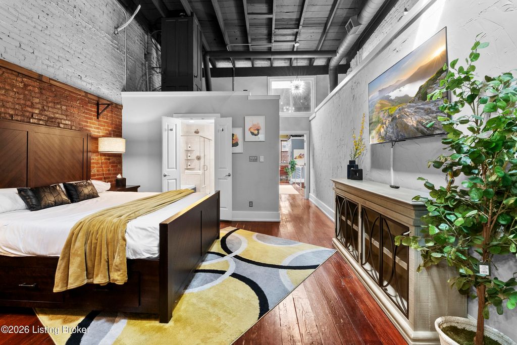 Photo of 325 E Market St #5, Louisville, KY 40202 (MLS # 1714672)