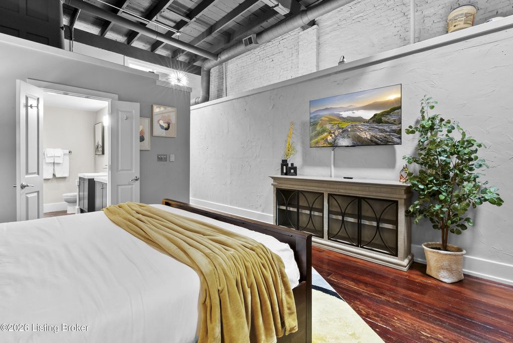 Photo of 325 E Market St #5, Louisville, KY 40202 (MLS # 1714672)