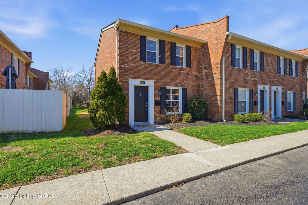 Photo of 1360 Westlynne Way, Louisville, KY 40222 (MLS # 1711178)