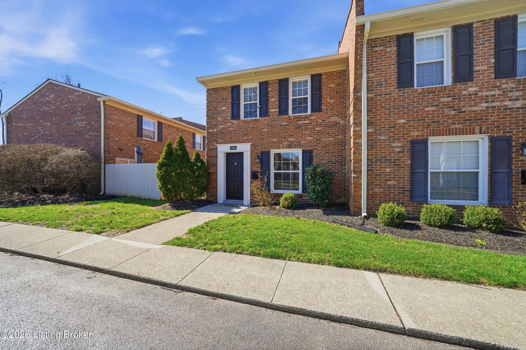Photo of 1360 Westlynne Way, Louisville, KY 40222 (MLS # 1711178)