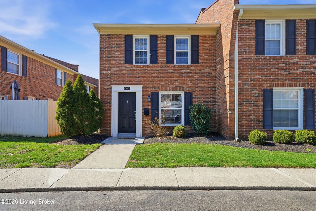 Photo of 1360 Westlynne Way, Louisville, KY 40222 (MLS # 1711178)