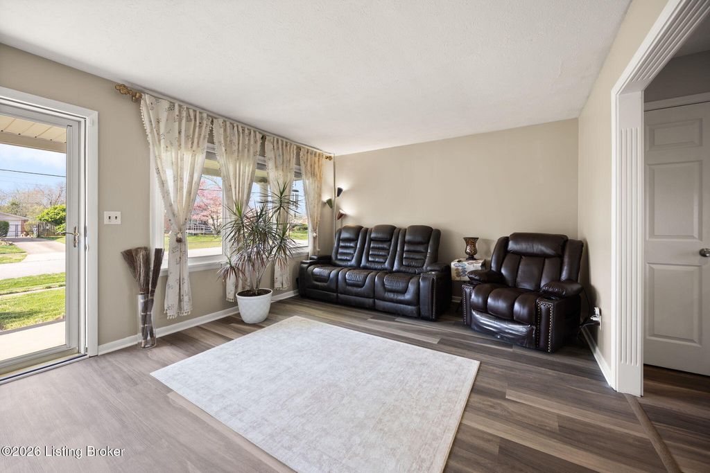 Photo of 2407 Roddy Rd, Louisville, KY 40216 (MLS # 1713388)